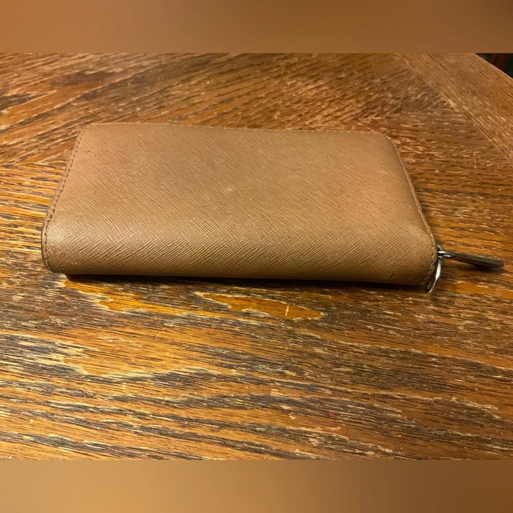 Michael Kors Brown Gold Zipper Wallet!